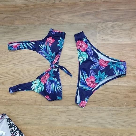Shein Floral Bikini Top and Bottom Set Twist Top Padded Blue Womens Small - Picture 1 of 10
